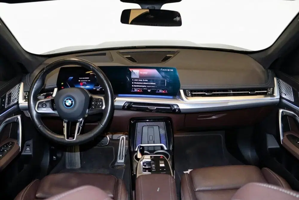 BMW iX1 xDrive30 M Sport Pano uit 2023, foto 15