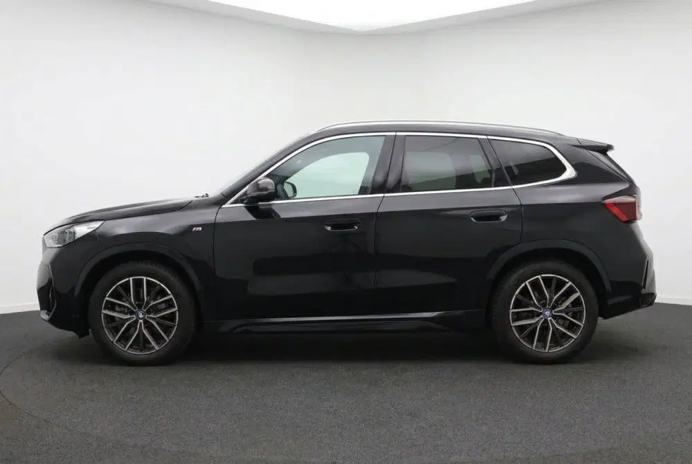 BMW iX1 xDrive30 M Sport Pano uit 2023, foto 2