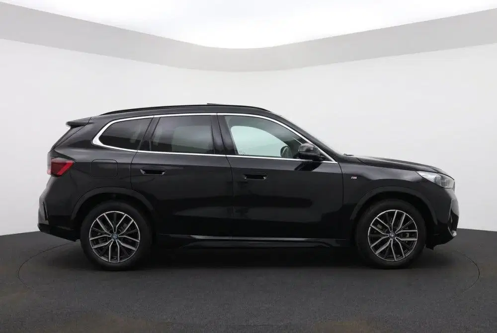 BMW iX1 xDrive30 M Sport Pano uit 2023, foto 4