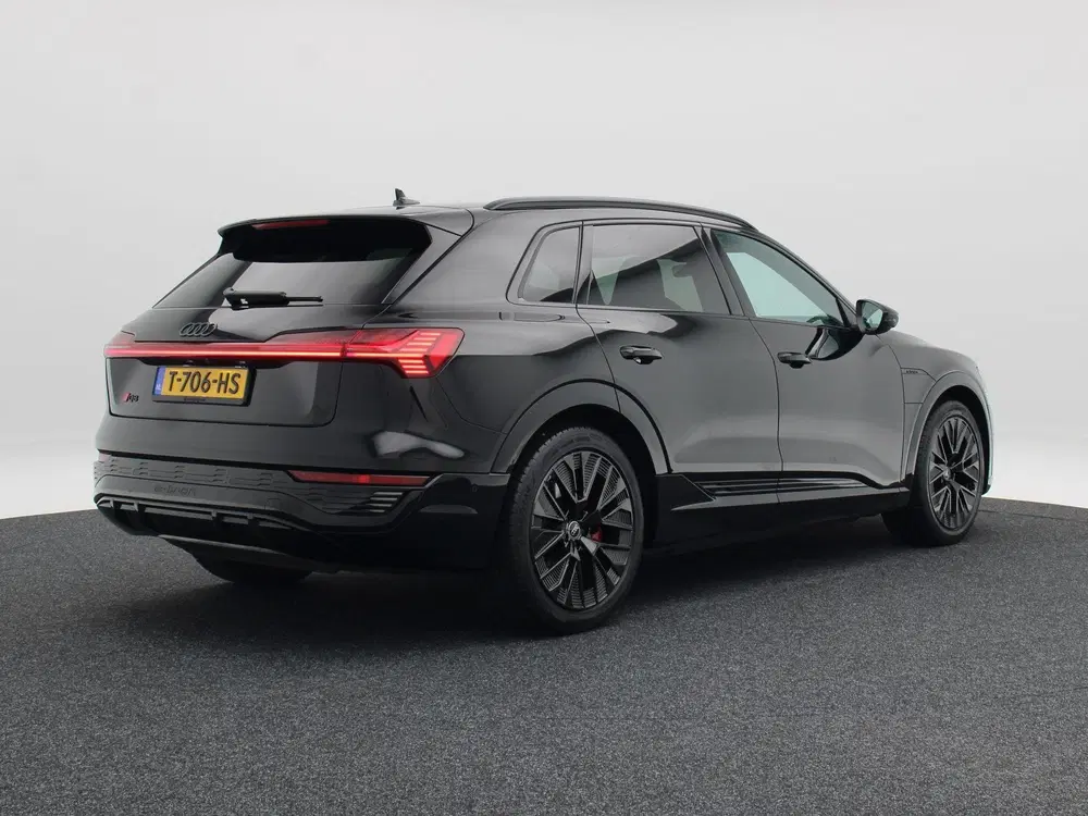 Audi Q8 e-tron 55 quattro S Edition 115 kWh 408 Pk uit 2023, foto 3
