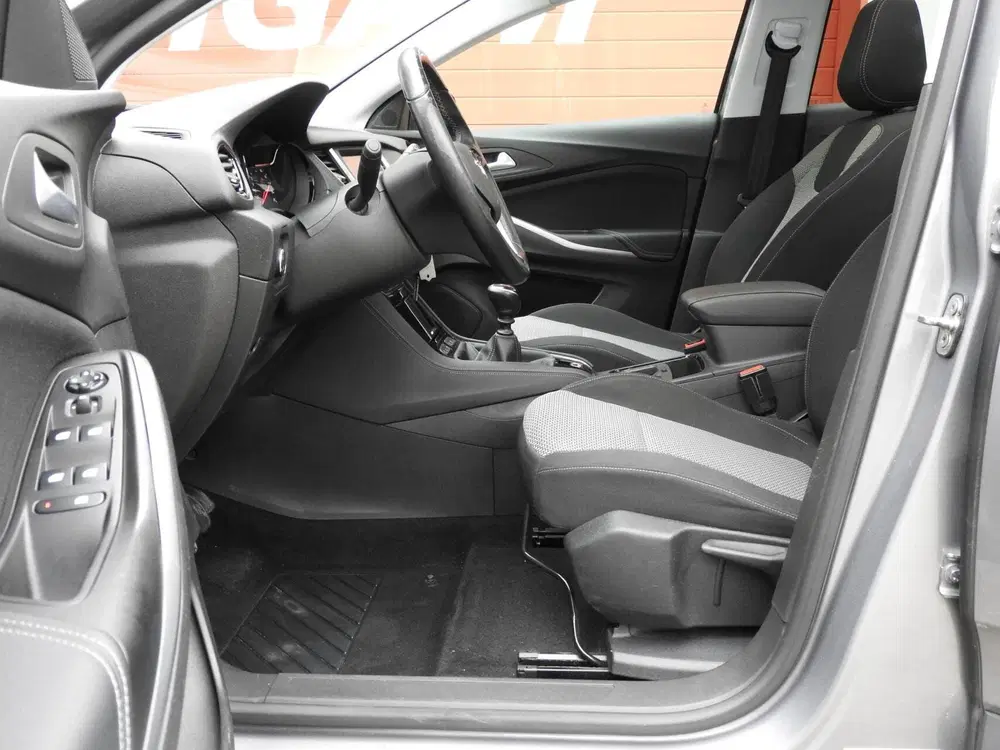 Opel Grandland 1.2 Turbo Business Edition uit 2020, foto 8