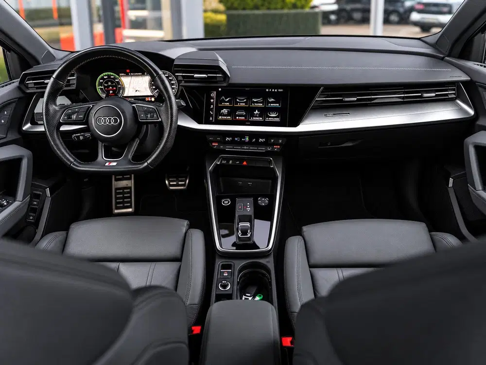Audi A3 45 TFSI e S-Line Competition uit 2021, foto 10