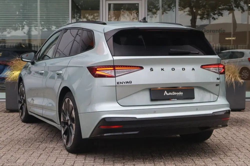 Skoda Enyaq 60 Elektromotor 180pk Sportline SoH 90% uit 2021, foto 2