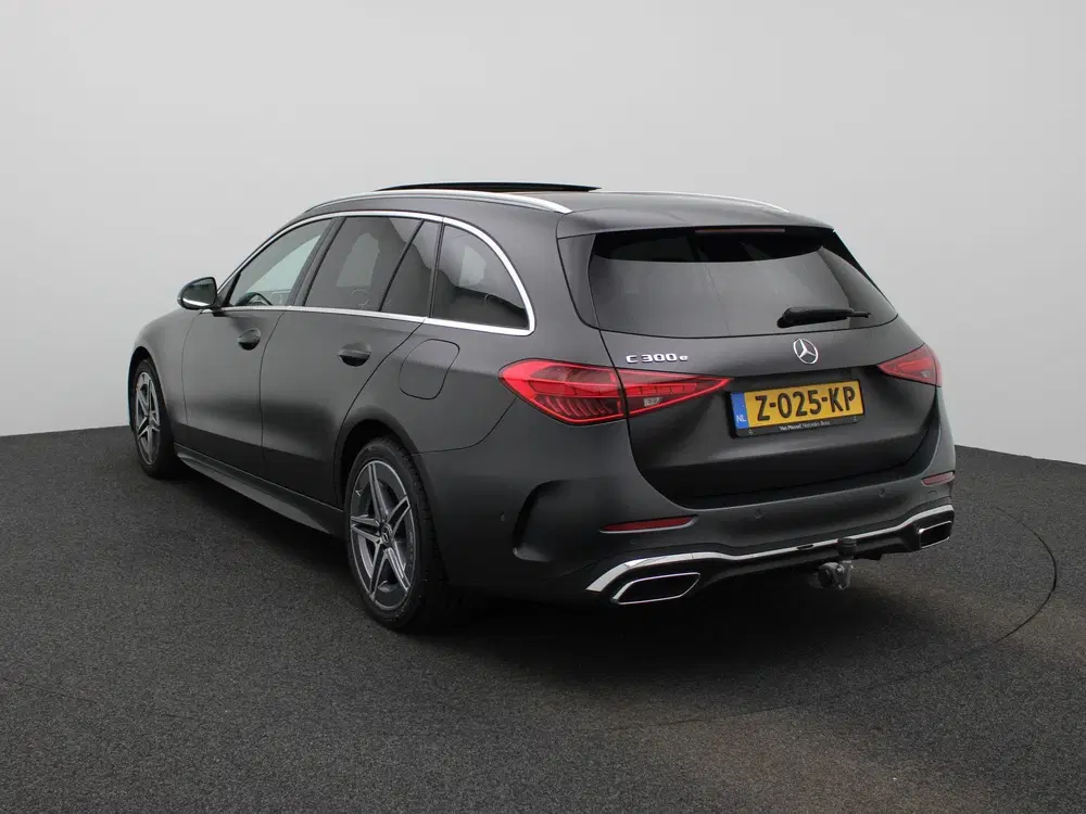 Mercedes-Benz C-Klasse 300 e AMG Line uit 2024, foto 2