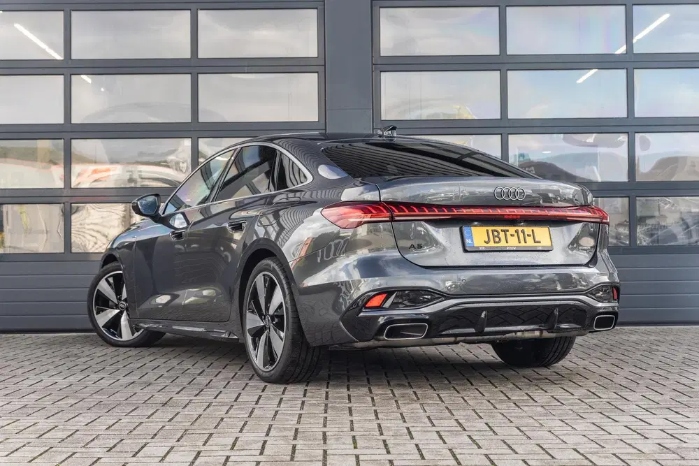 Audi A5 2.0 e-hybrid 299pk quattro S edition uit 2025, foto 13