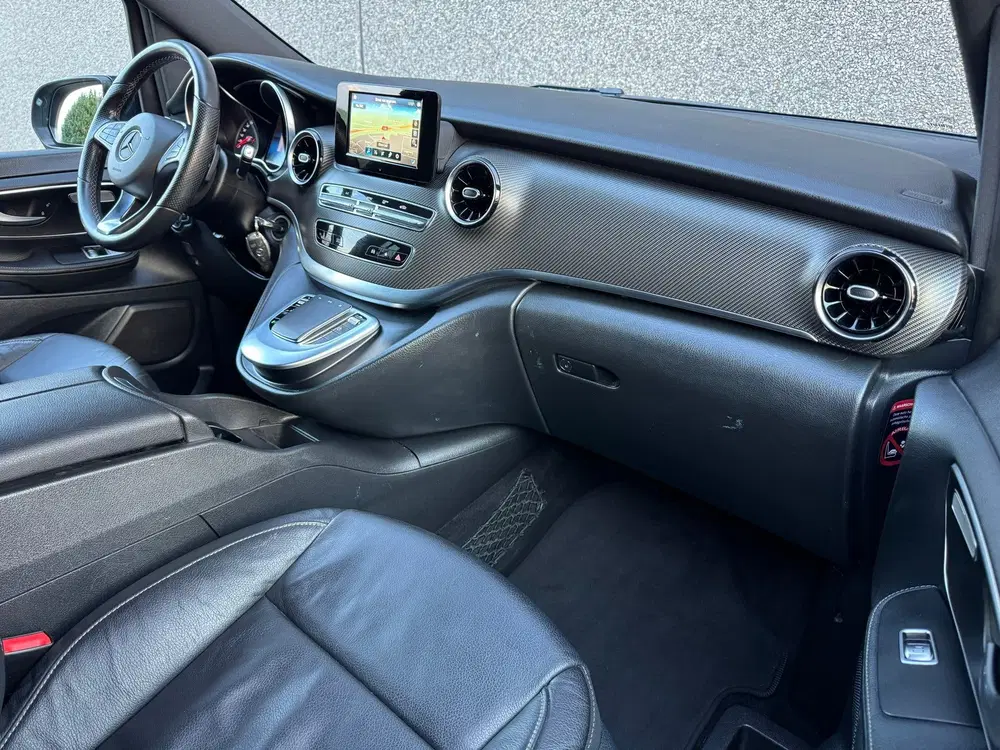 Mercedes-Benz V-Klasse V300d AMG uit 2021, foto 11