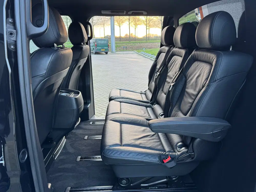 Mercedes-Benz V-Klasse V300d AMG uit 2021, foto 12