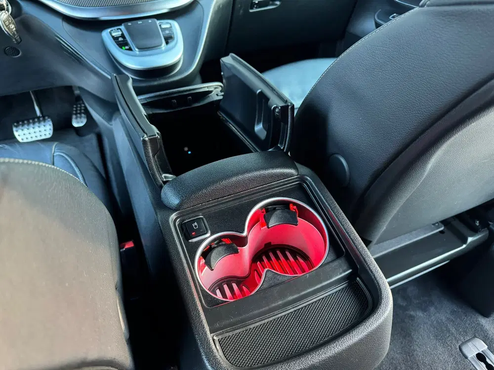 Mercedes-Benz V-Klasse V300d AMG uit 2021, foto 13