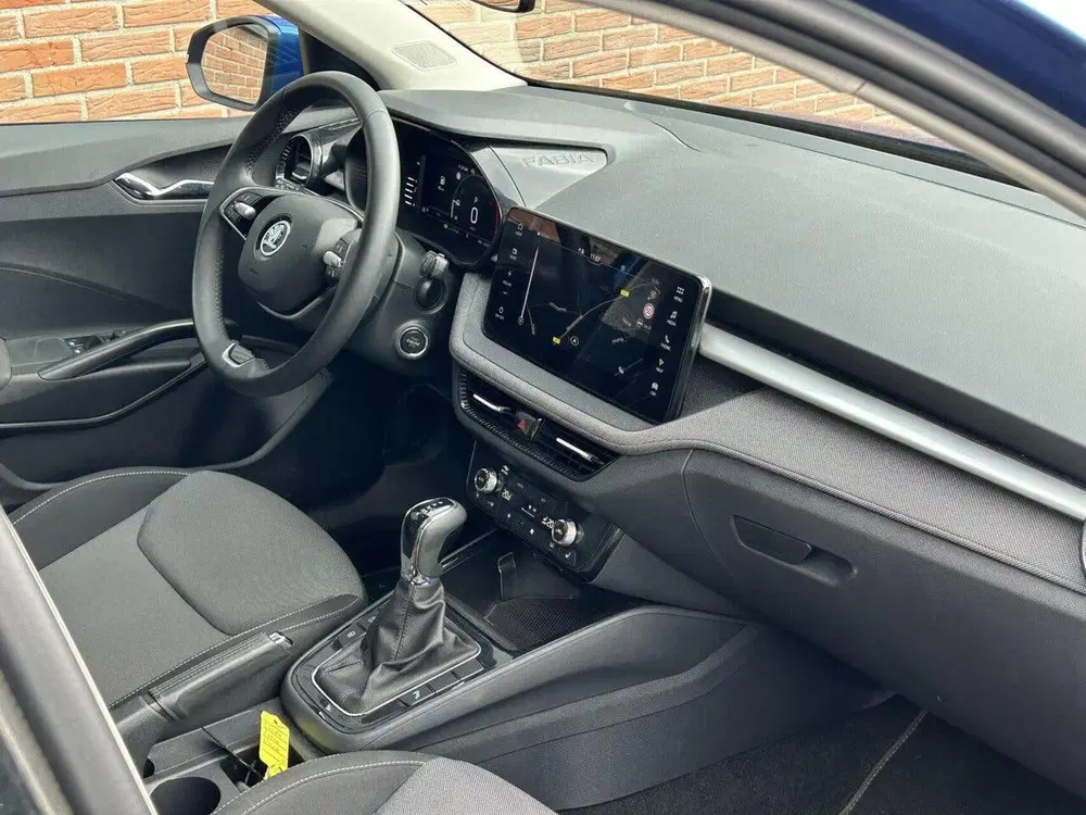 Skoda Fabia 1.0 TSI Business Edition Navigatie uit 2024, foto 8