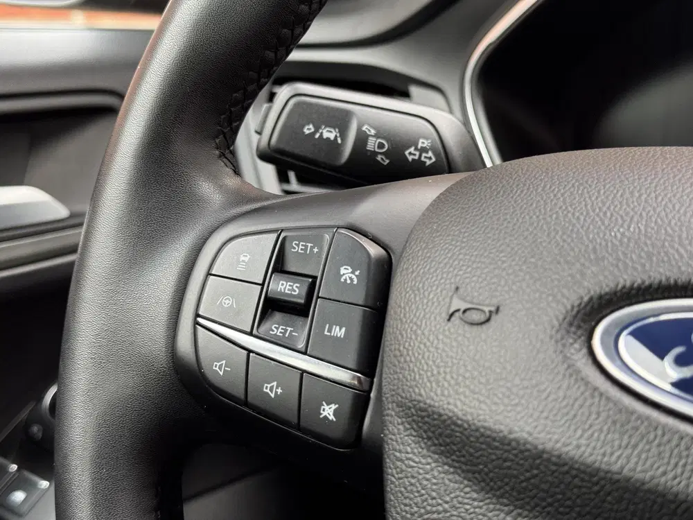 Ford Focus 1.0 EcoBoost Hybrid Titanium uit 2023, foto 15