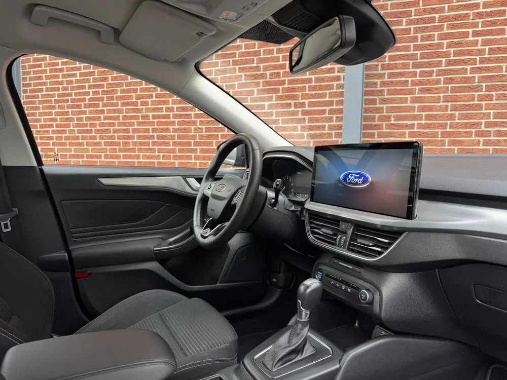 Ford Focus 1.0 EcoBoost Hybrid Titanium uit 2023, foto 4