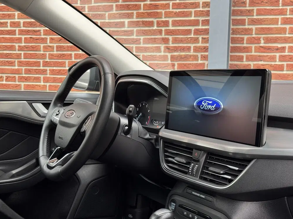 Ford Focus 1.0 EcoBoost Hybrid Titanium uit 2023, foto 5