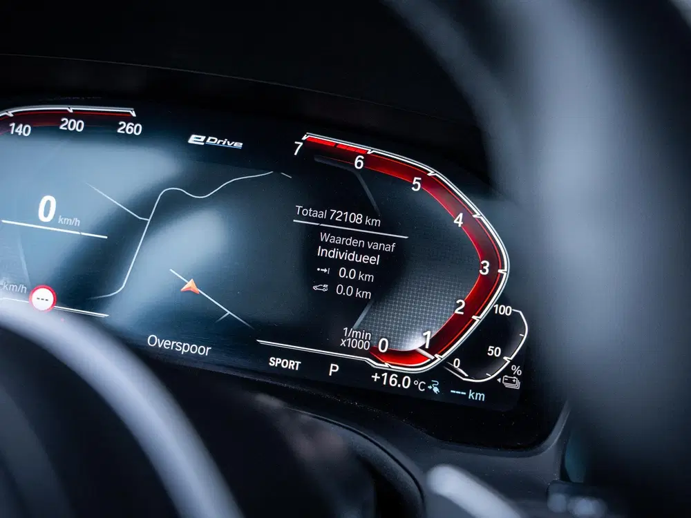 BMW 3-serie 330e High Executive uit 2021, foto 15