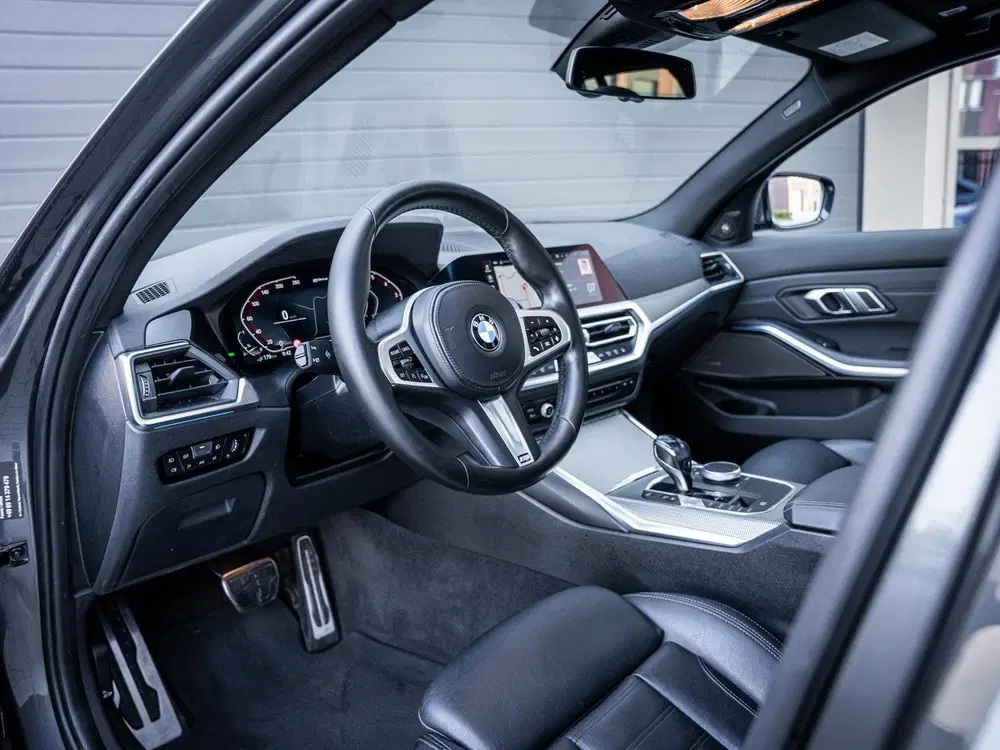BMW 3-serie 330e High Executive uit 2021, foto 2