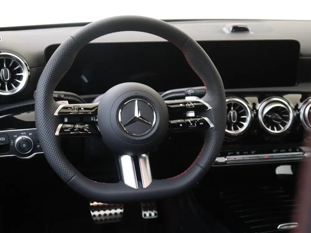 Mercedes-Benz A-Klasse 250 e Business Solution AMG Panoramad uit 2026, foto 9