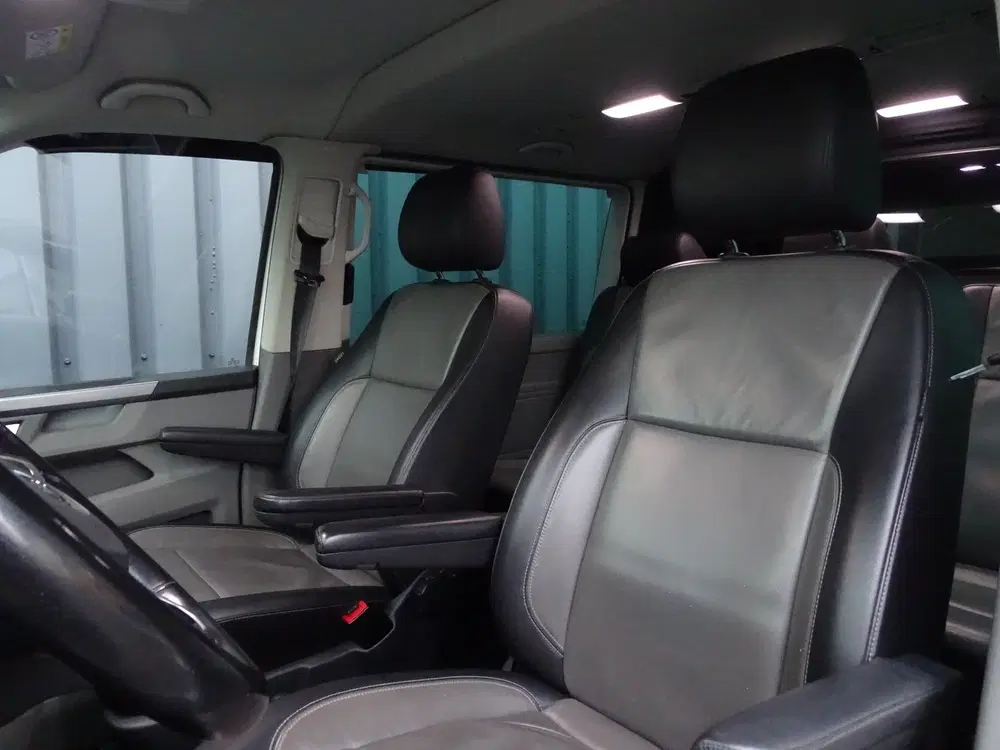 Volkswagen Transporter 2.0 TDI L2H1 30 DC Bulli 200PK uit 2021, foto 6