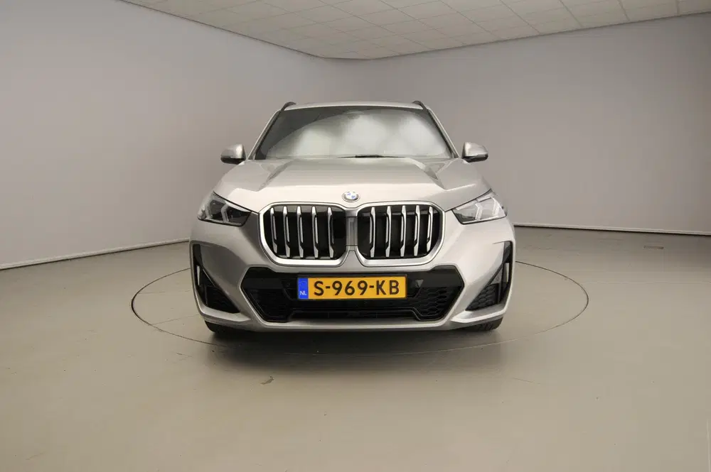 BMW X1 sDrive18i uit 2023, foto 5