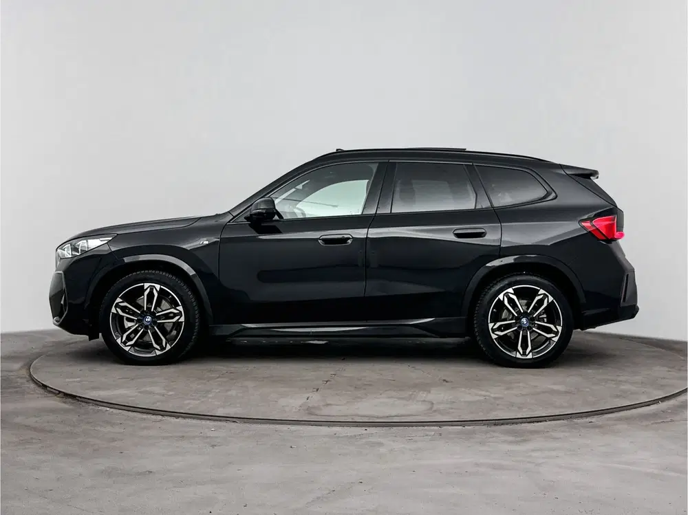 BMW iX1 xDrive30 M Sport uit 2023, foto 2