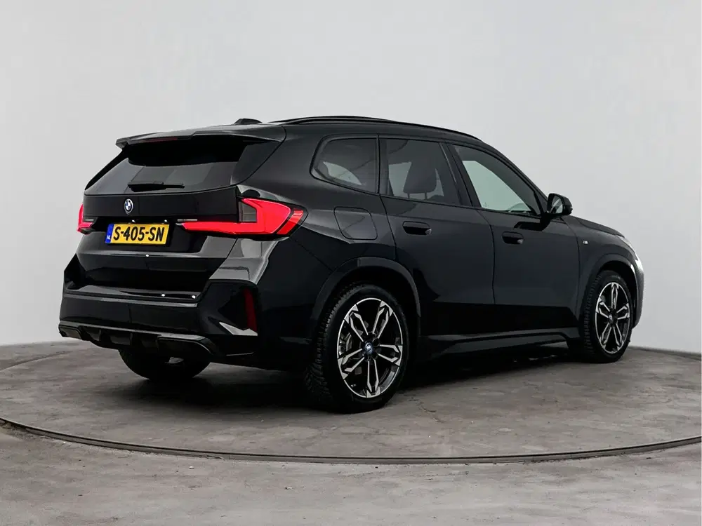 BMW iX1 xDrive30 M Sport uit 2023, foto 4