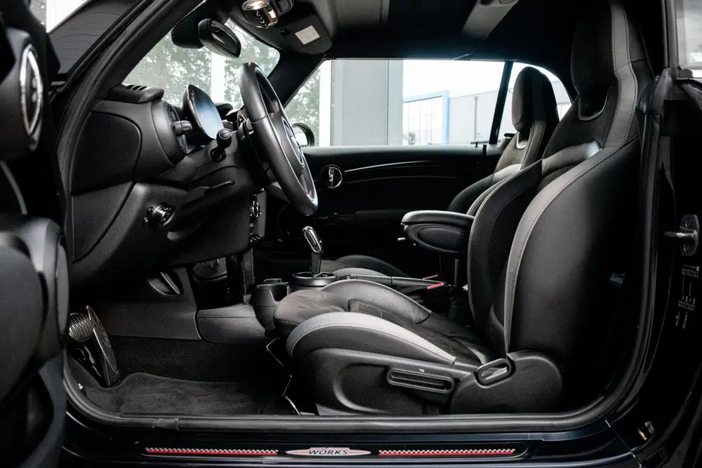 Mini Cabrio 2.0 Cooper S John Cooper Works F1 uit 2021, foto 4