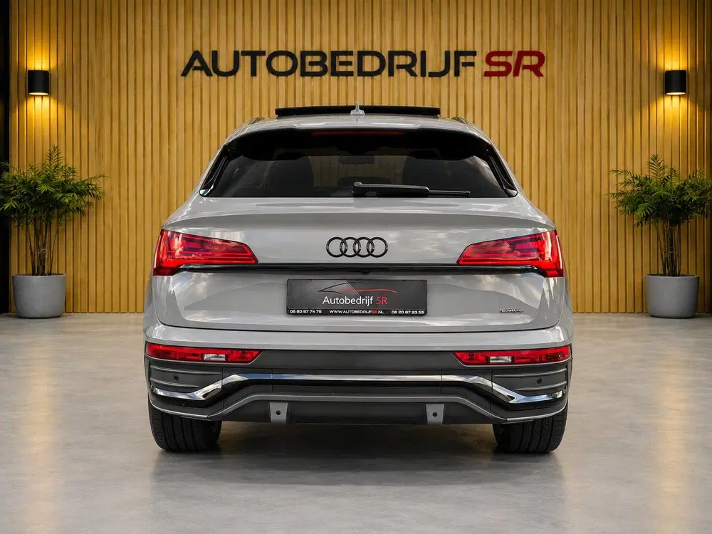 Audi Q5 50 TFSI e S edition Competition Pano Elec uit 2024, foto 2