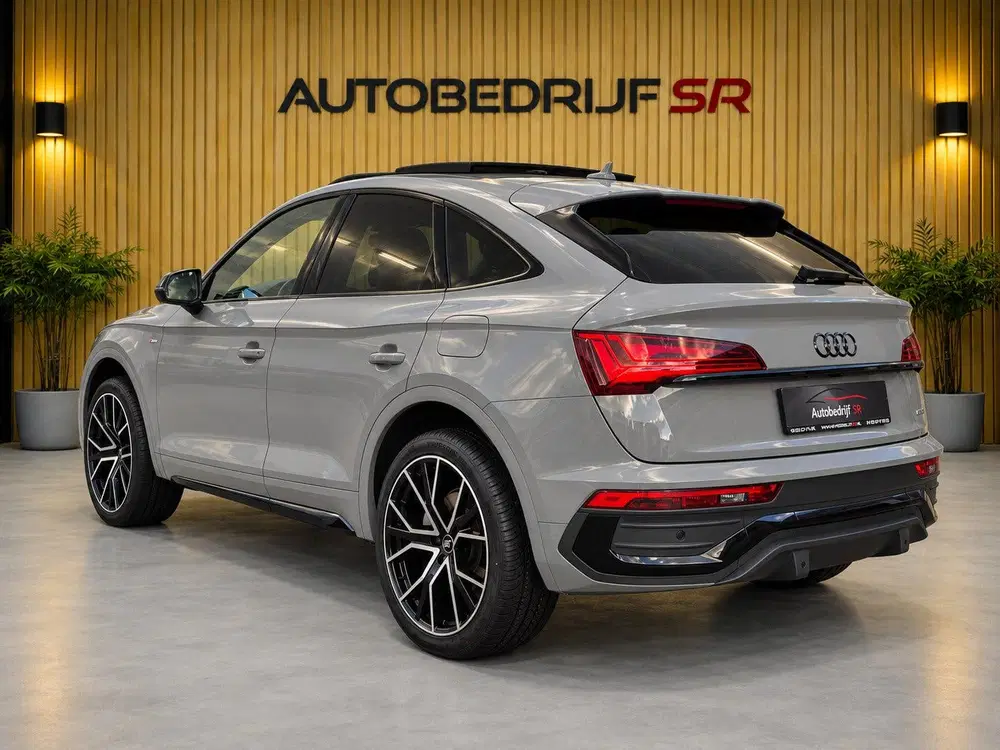 Audi Q5 50 TFSI e S edition Competition Pano Elec uit 2024, foto 4