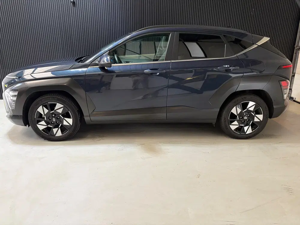 Hyundai KONA 1.6 GDI HEV Comfort PANO KEYLESS CAM FULL uit 2023, foto 2