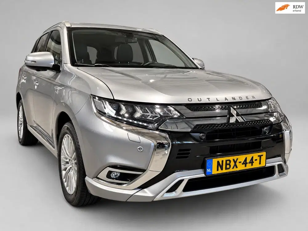 Mitsubishi Outlander 2.4 PHEV Intense+ Schuifdak uit 2021