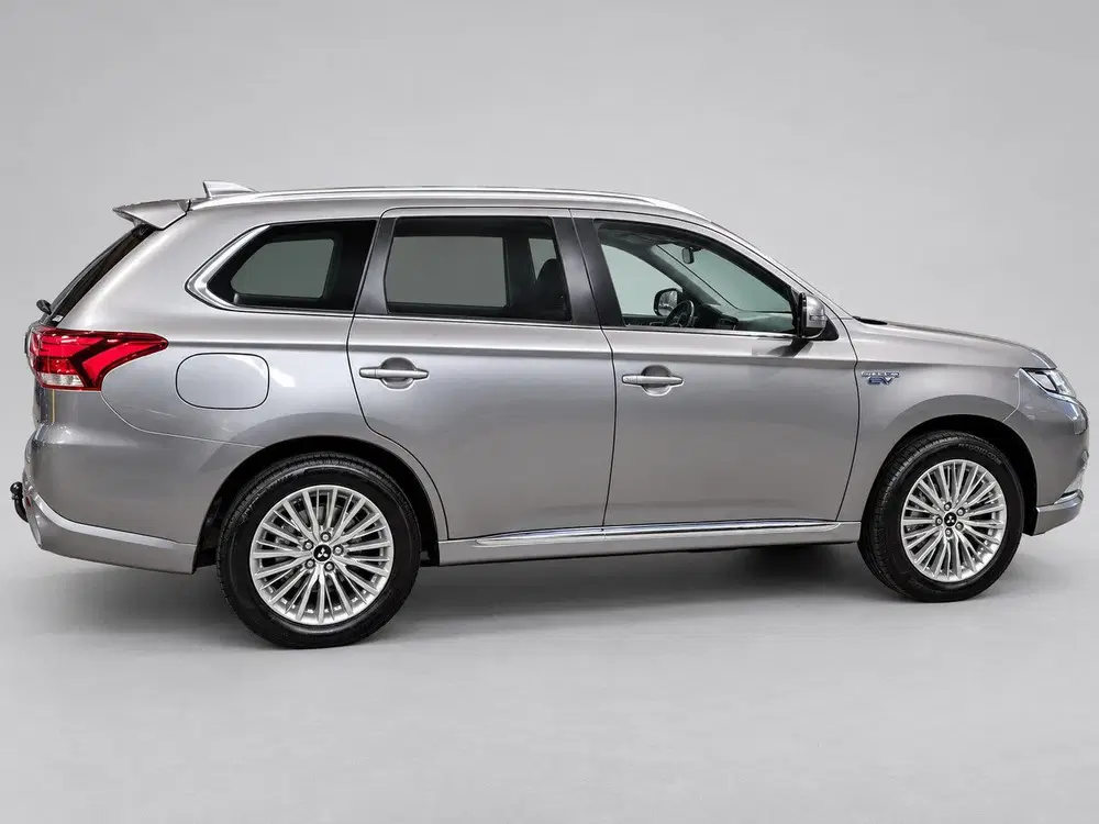 Mitsubishi Outlander 2.4 PHEV Intense+ Schuifdak uit 2021, foto 2