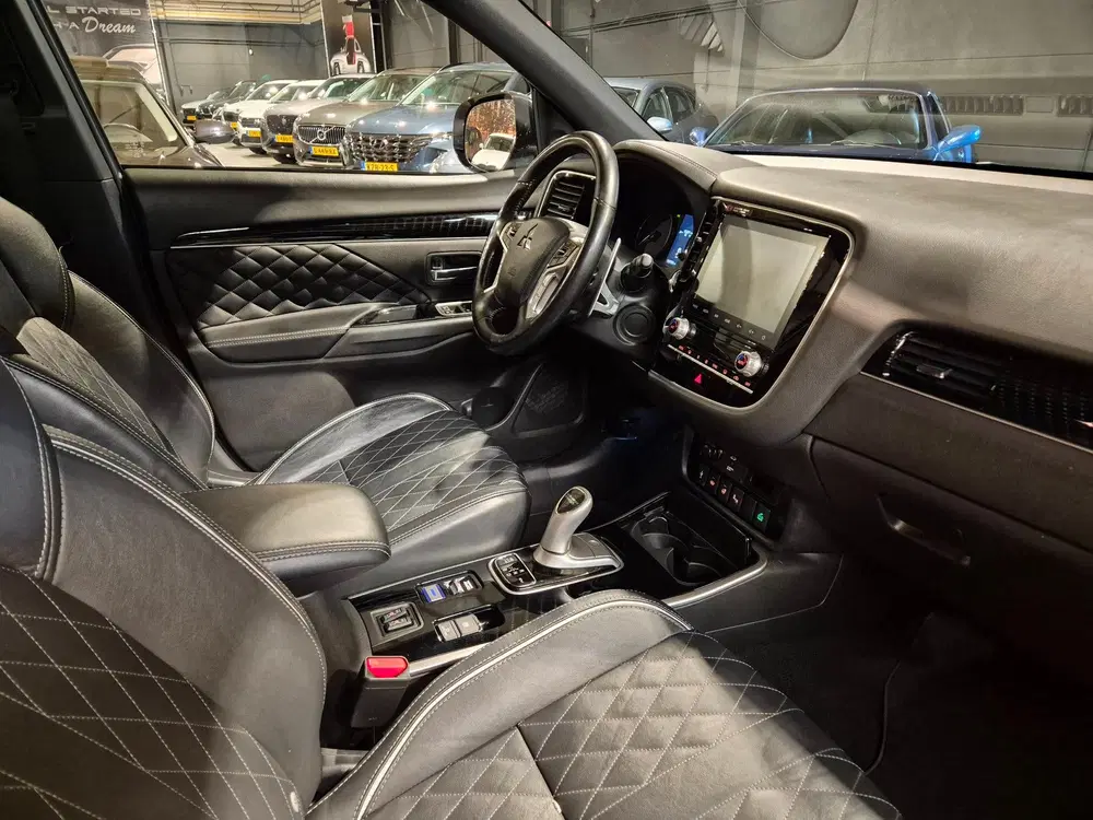 Mitsubishi Outlander 2.4 PHEV Intense+ Schuifdak uit 2021, foto 6
