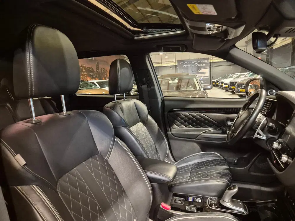 Mitsubishi Outlander 2.4 PHEV Intense+ Schuifdak uit 2021, foto 7