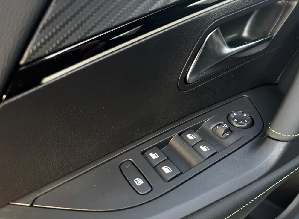 Peugeot 2008 EV GT 54 kWh uit 2025, foto 12