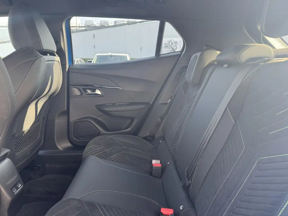 Peugeot 2008 EV GT 54 kWh uit 2025, foto 14