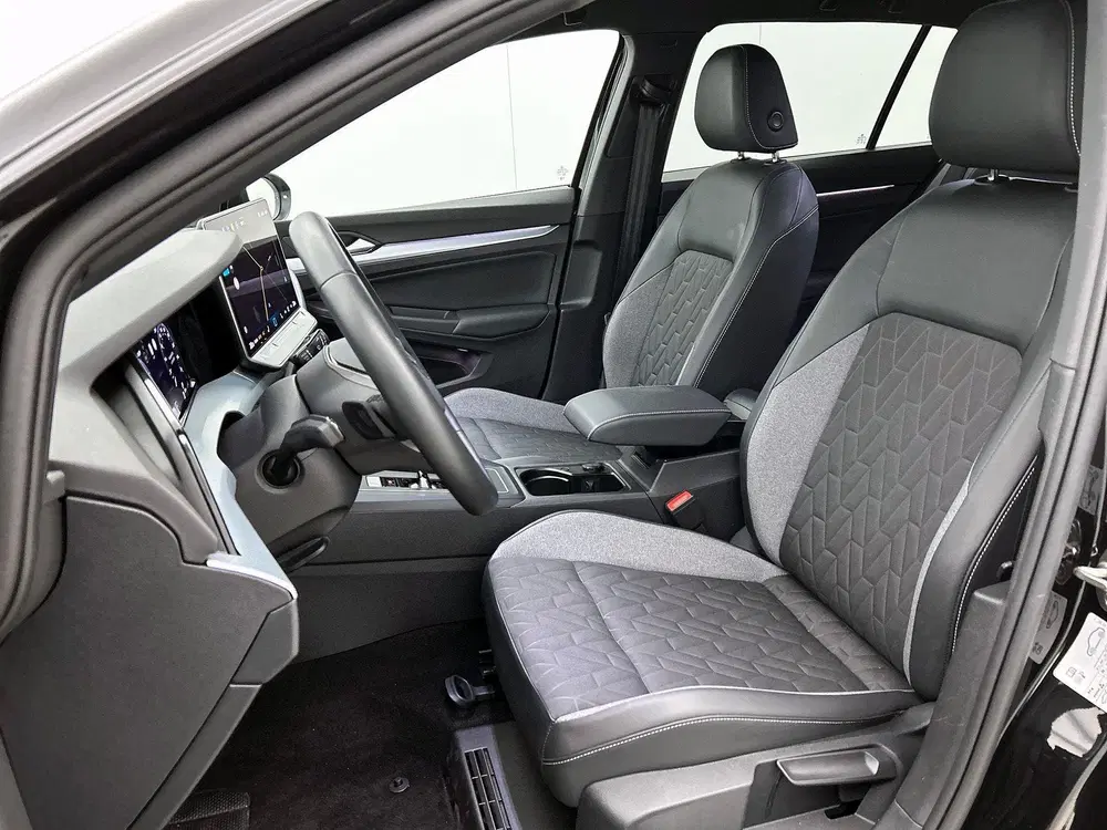 Volkswagen Golf 1.5 eTSI Black Line CAMERA uit 2025, foto 8