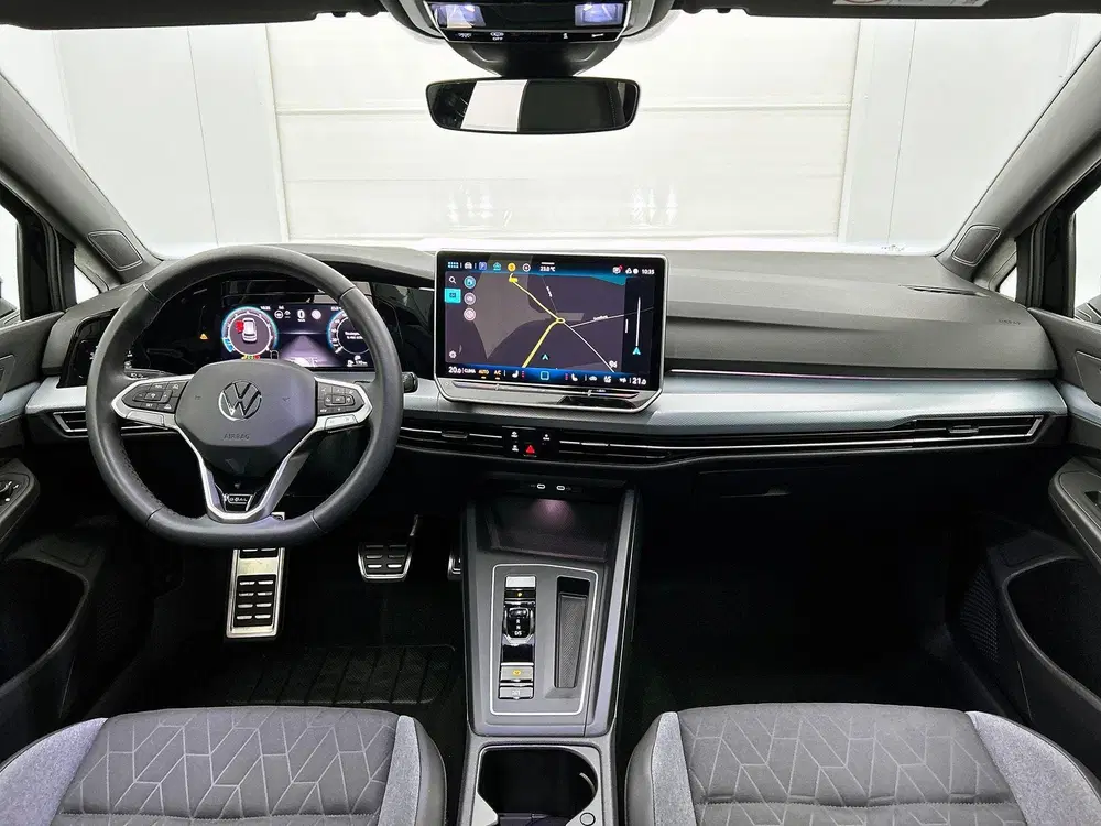 Volkswagen Golf 1.5 eTSI Black Line CAMERA uit 2025, foto 9