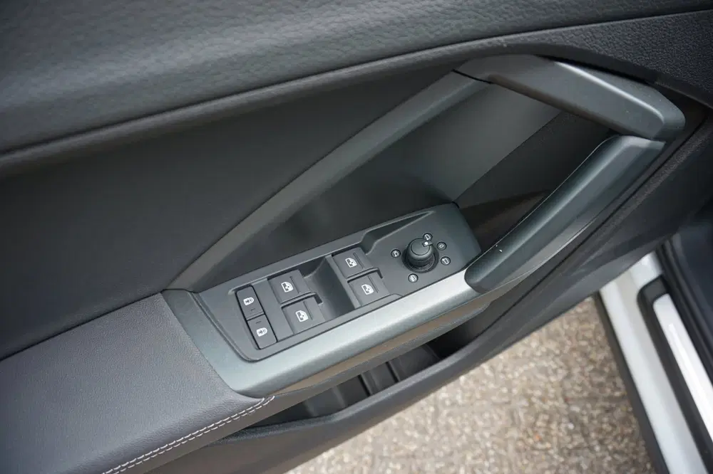 Audi Q3 45 TFSIe S-Line Black Ed. Panodak uit 2021, foto 12