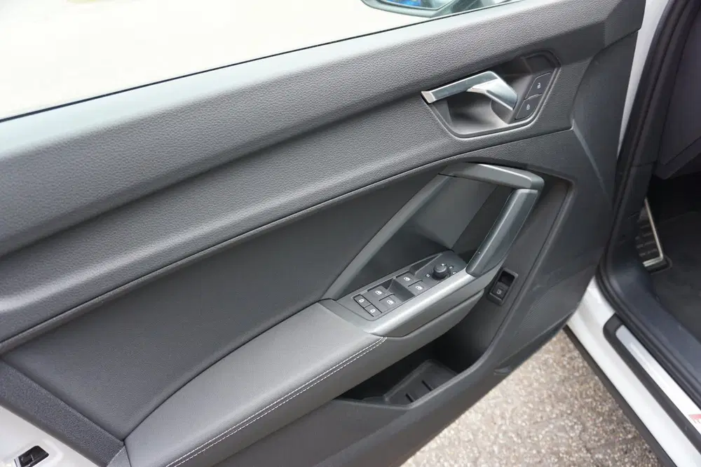 Audi Q3 45 TFSIe S-Line Black Ed. Panodak uit 2021, foto 13
