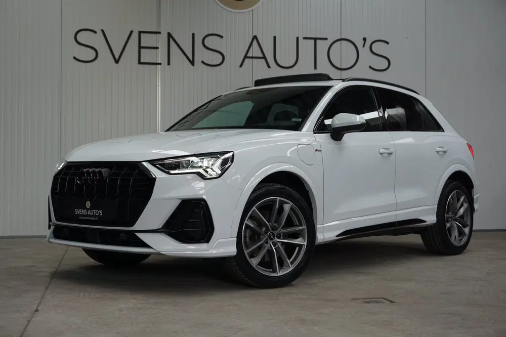 Audi Q3 45 TFSIe S-Line Black Ed. Panodak uit 2021, foto 2