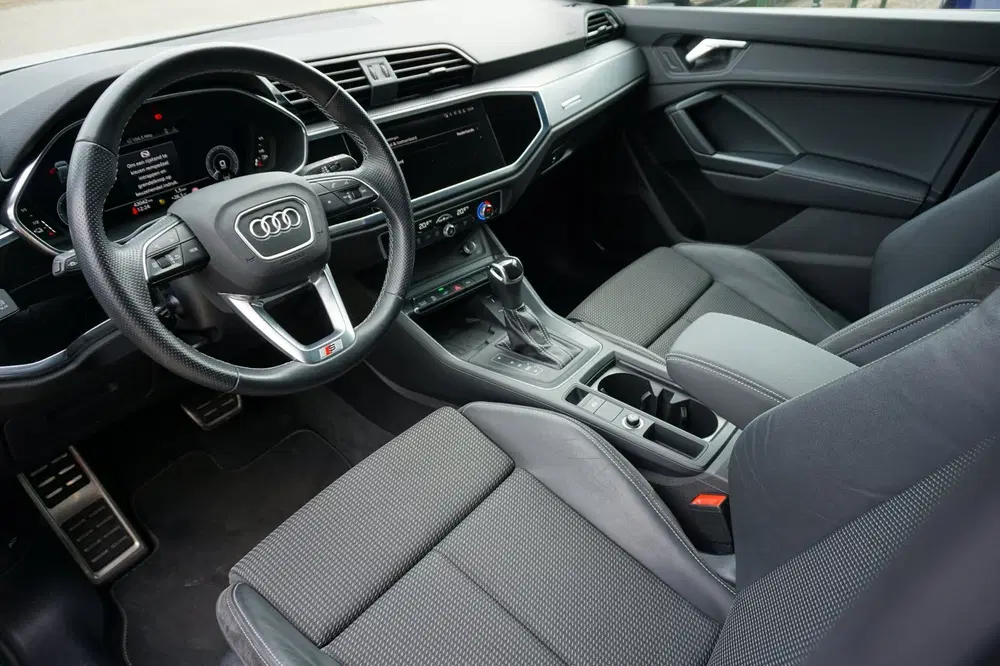 Audi Q3 45 TFSIe S-Line Black Ed. Panodak uit 2021, foto 3