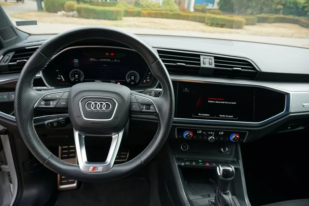 Audi Q3 45 TFSIe S-Line Black Ed. Panodak uit 2021, foto 4