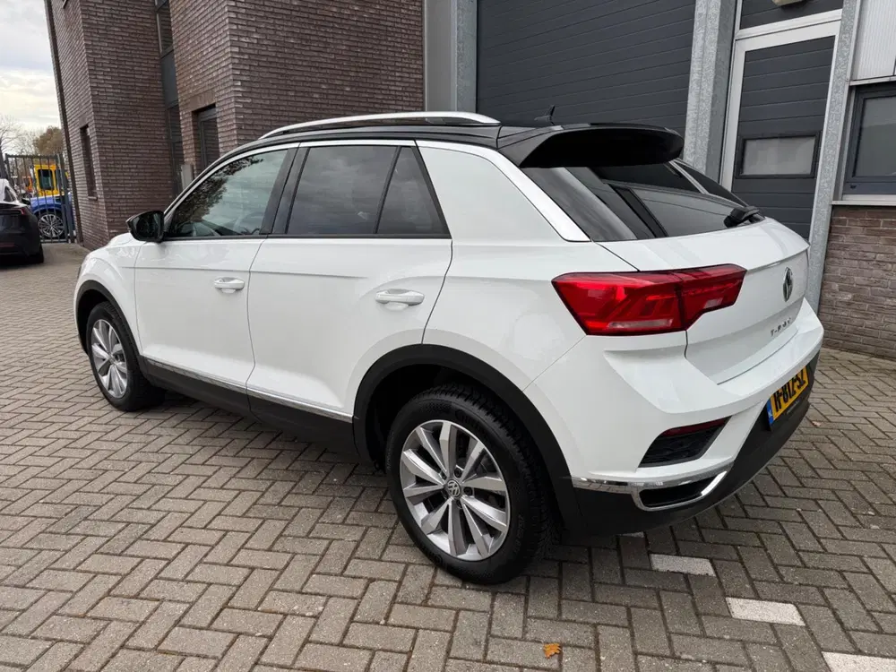 Volkswagen T-Roc 1.5 TSI Sport Business R Navi uit 2019, foto 2