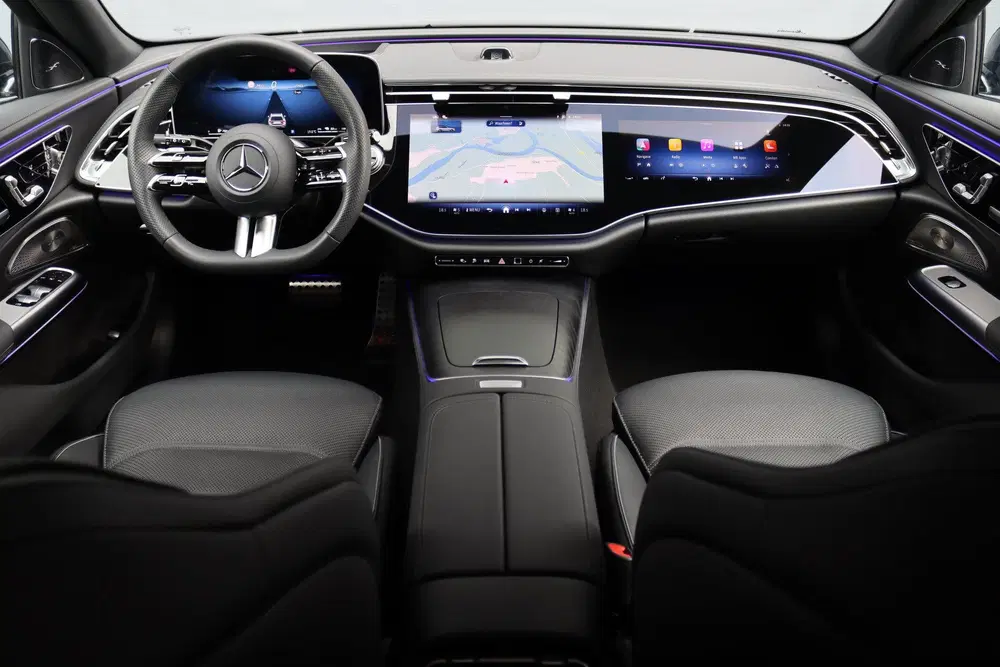 Mercedes-Benz E-Klasse 220 d AMG Line uit 2026, foto 2