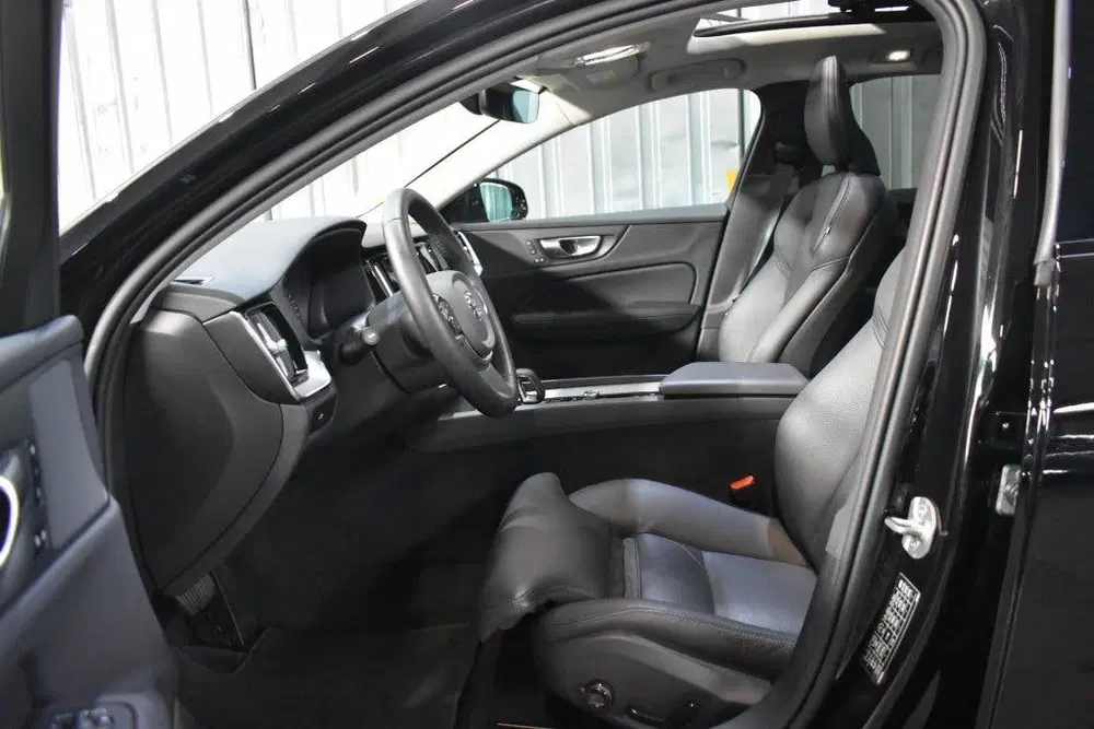 Volvo V60 B4 197PK Plus Dark uit 2024, foto 10