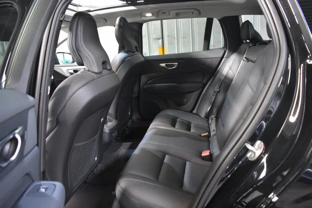 Volvo V60 B4 197PK Plus Dark uit 2024, foto 11