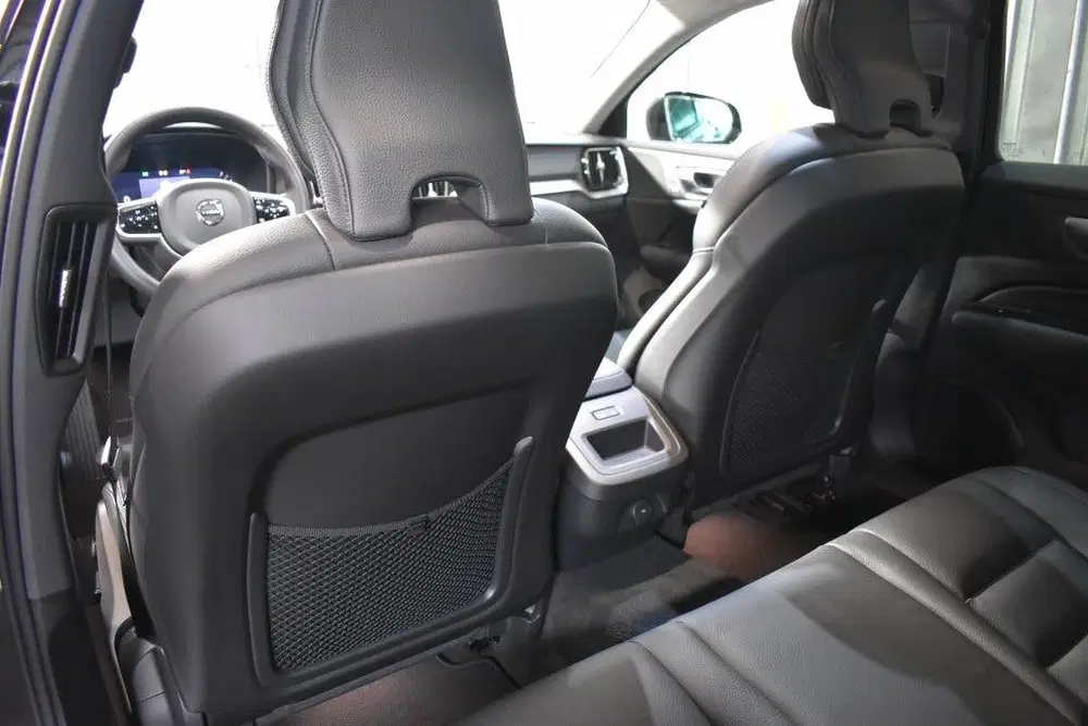 Volvo V60 B4 197PK Plus Dark uit 2024, foto 13