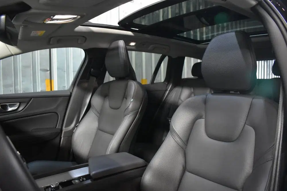 Volvo V60 B4 197PK Plus Dark uit 2024, foto 4