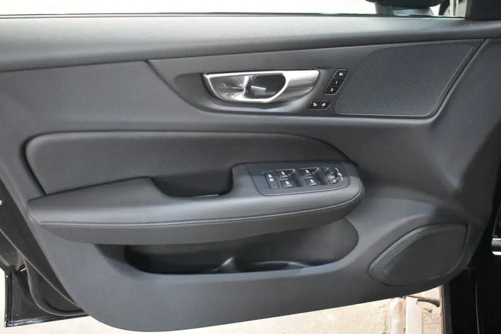 Volvo V60 B4 197PK Plus Dark uit 2024, foto 8