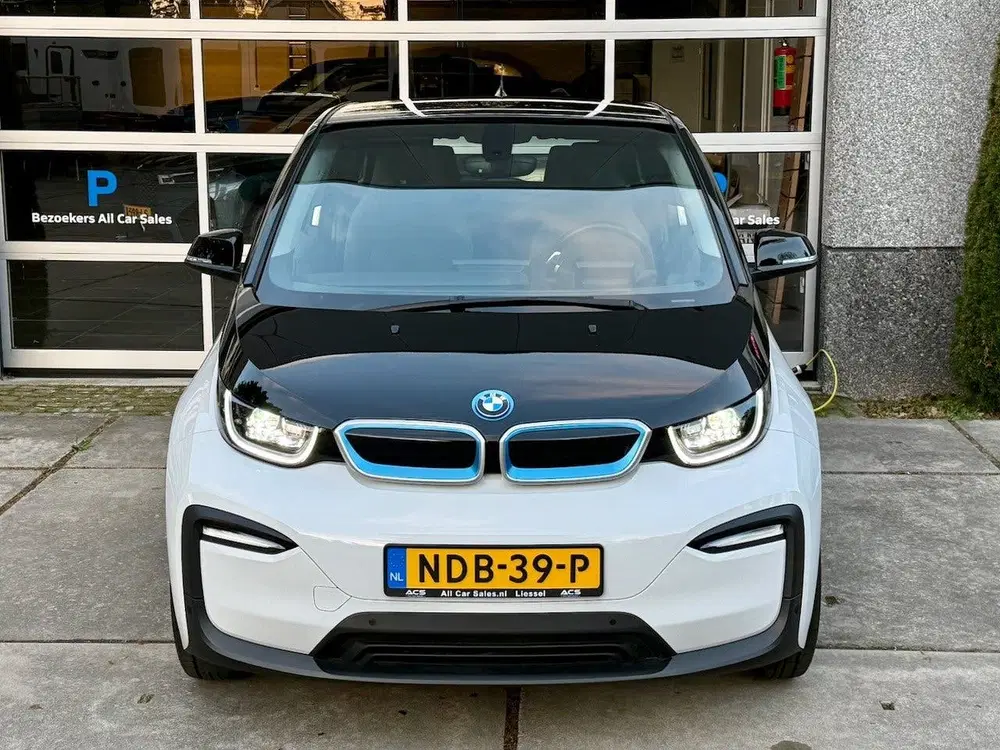 BMW i3 Basis 120Ah 42 kWh uit 2022, foto 2