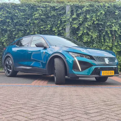 Peugeot 408 1.6 HYbrid GT 225 EAT8 First Edition Plug uit 2023
