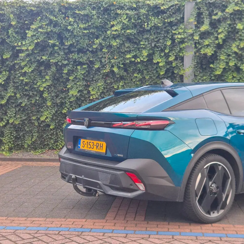 Peugeot 408 1.6 HYbrid GT 225 EAT8 First Edition Plug uit 2023, foto 9